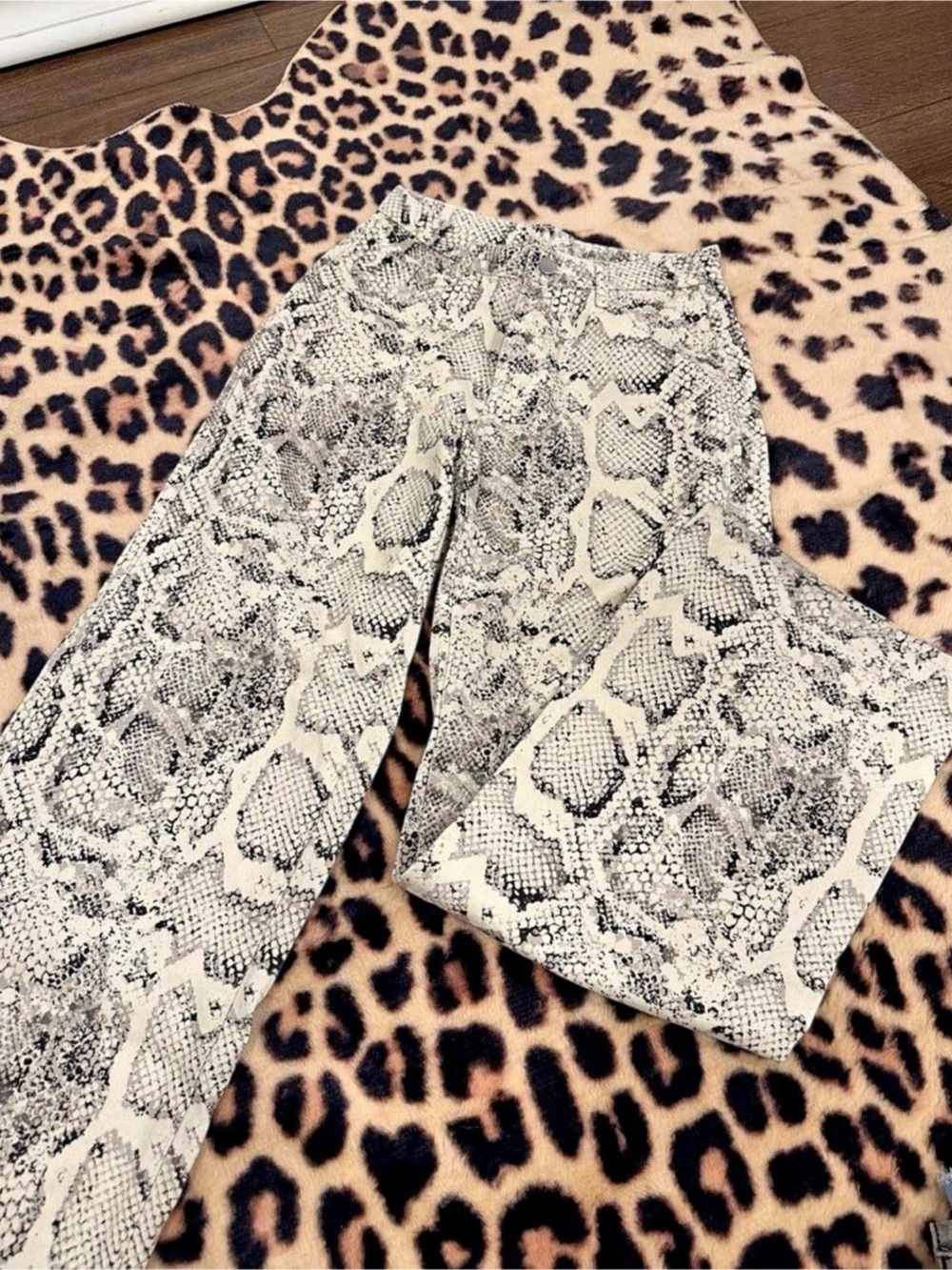 Missguided Wide Leg snake Print jeans Size 25